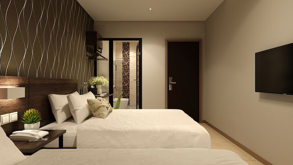 undefined The Square Hotel 4