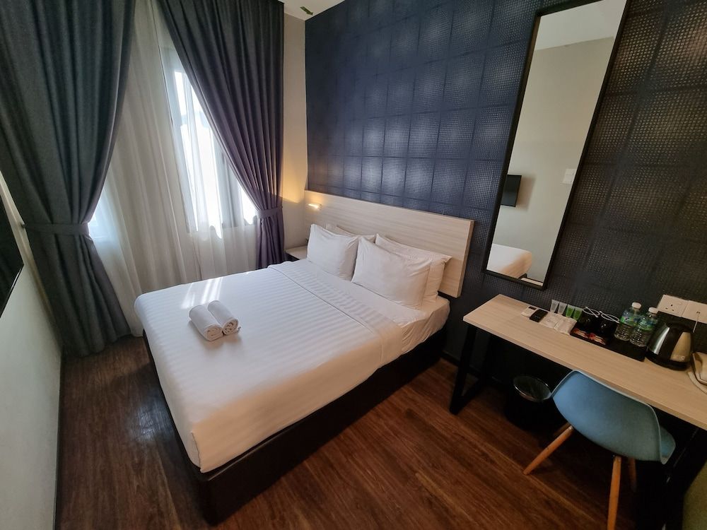 undefined The Square Hotel