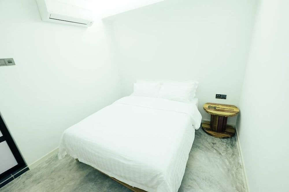 White Loft Hotel Deluxe Queen