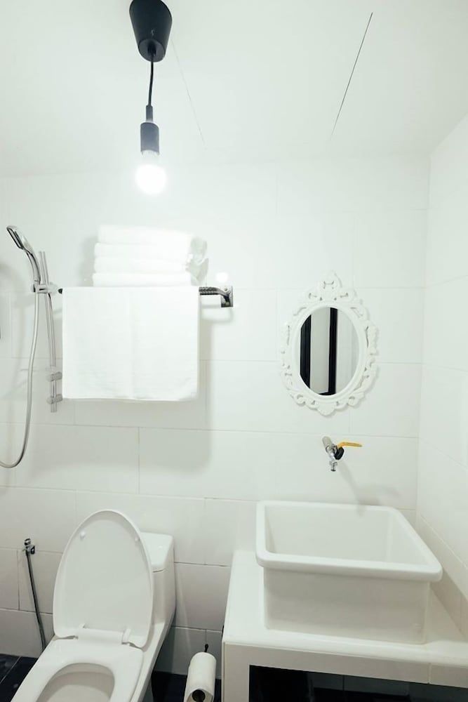 White Loft Hotel Deluxe Queen 4