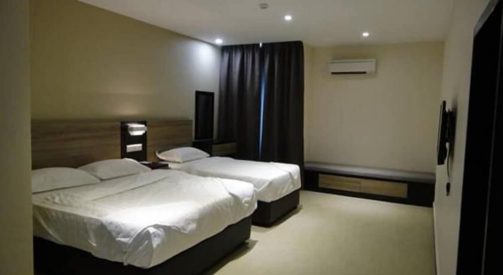 Galaxy Hotel Deluxe Triple Room 2