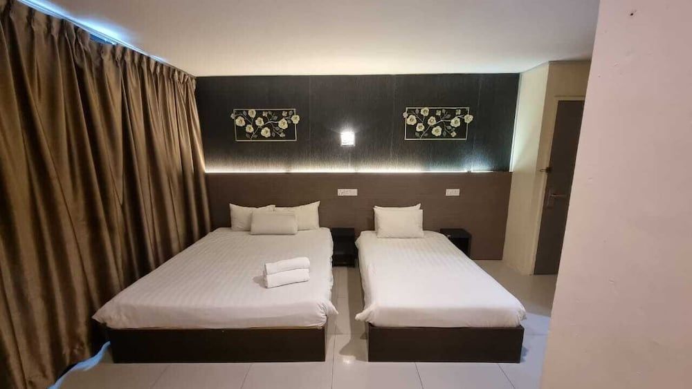 One Point Hotel - RH Plaza Family Room 2