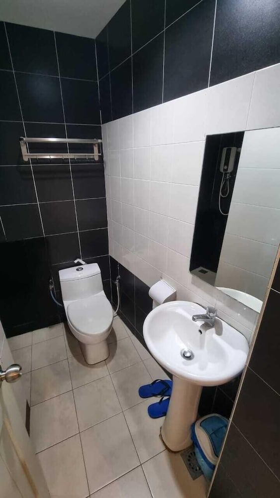 One Point Hotel - RH Plaza Queen With Window 6