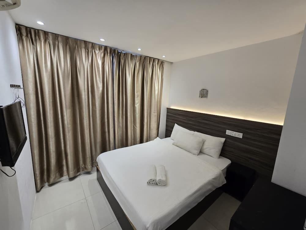 One Point Hotel - RH Plaza Queen With Window 3