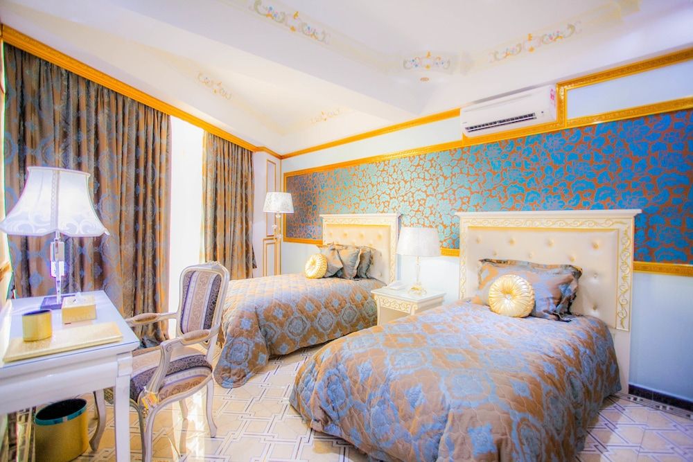 Lace Boutique Hotel Luxury Suite 2