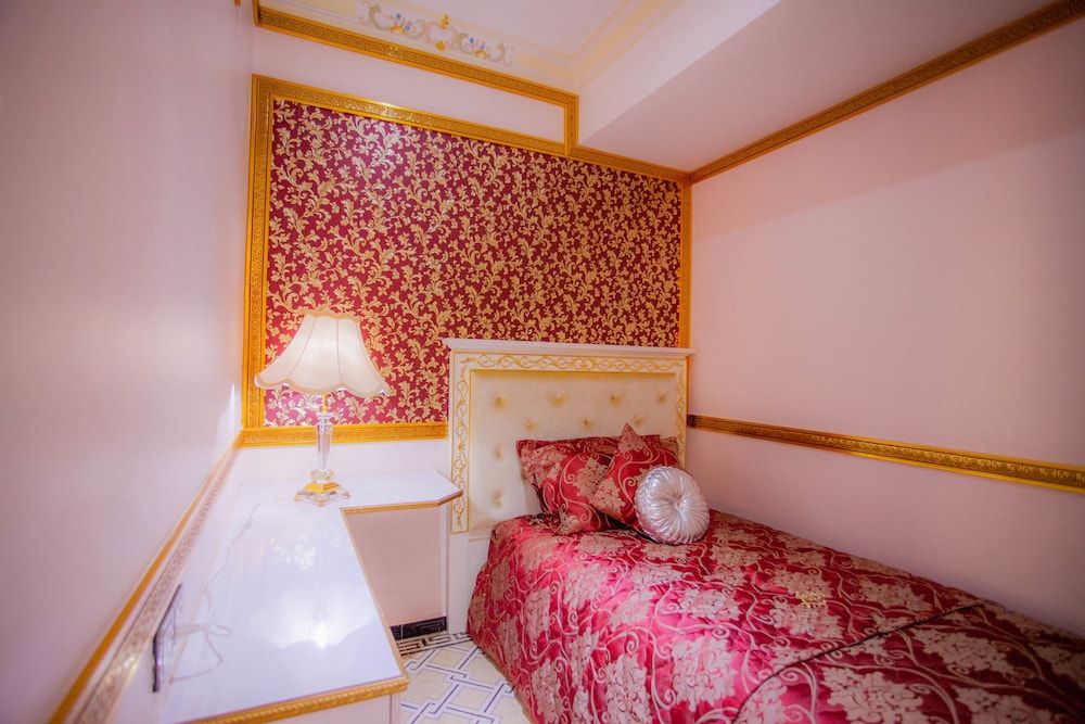 Lace Boutique Hotel Luxury Suite 2