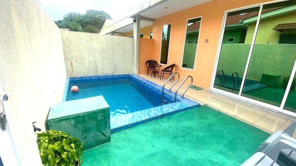 Private pool