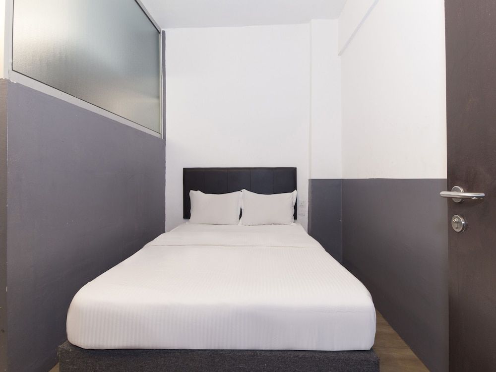 Super OYO 251 Intime Hotel Standard Double Room 2