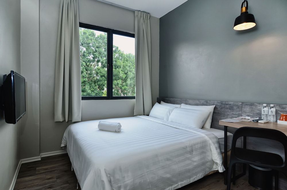 Chariton Hotel Alma Room, 1 King Bed