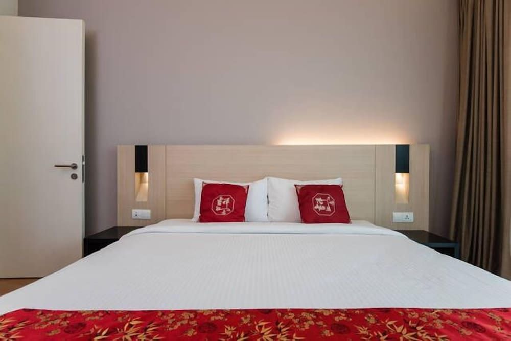 undefined The Manor Luxury Suites & Apartments