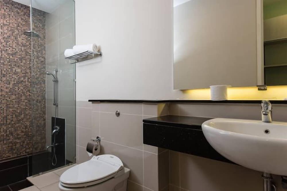 undefined The Manor Luxury Suites & Apartments 6