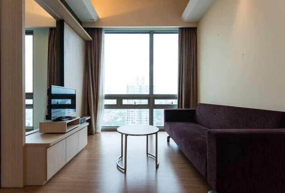 undefined The Manor Luxury Suites & Apartments 10