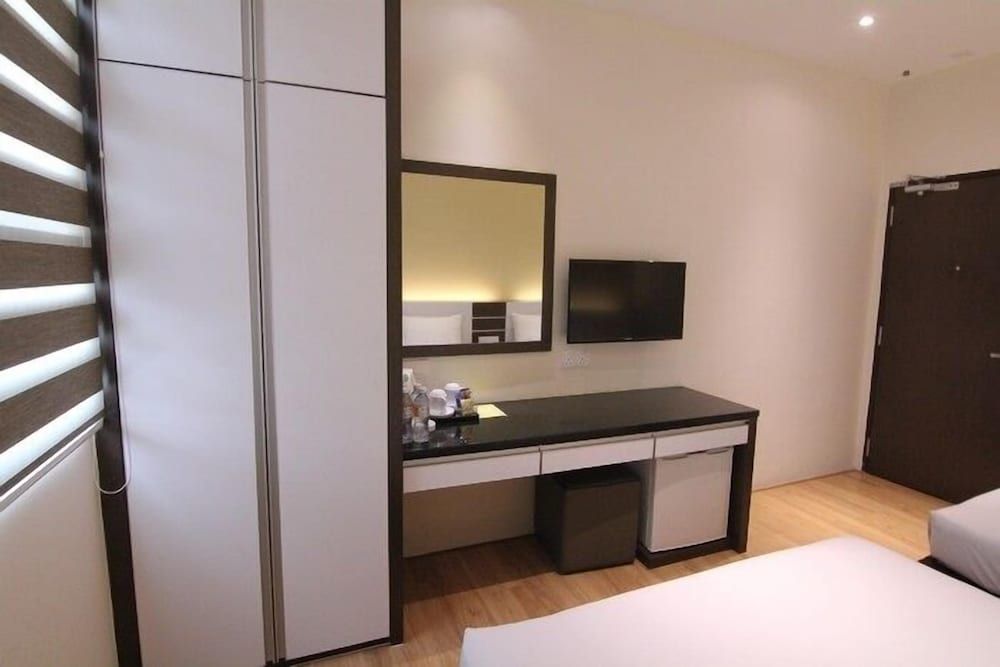 The V Hotel Standard Twin Room 6