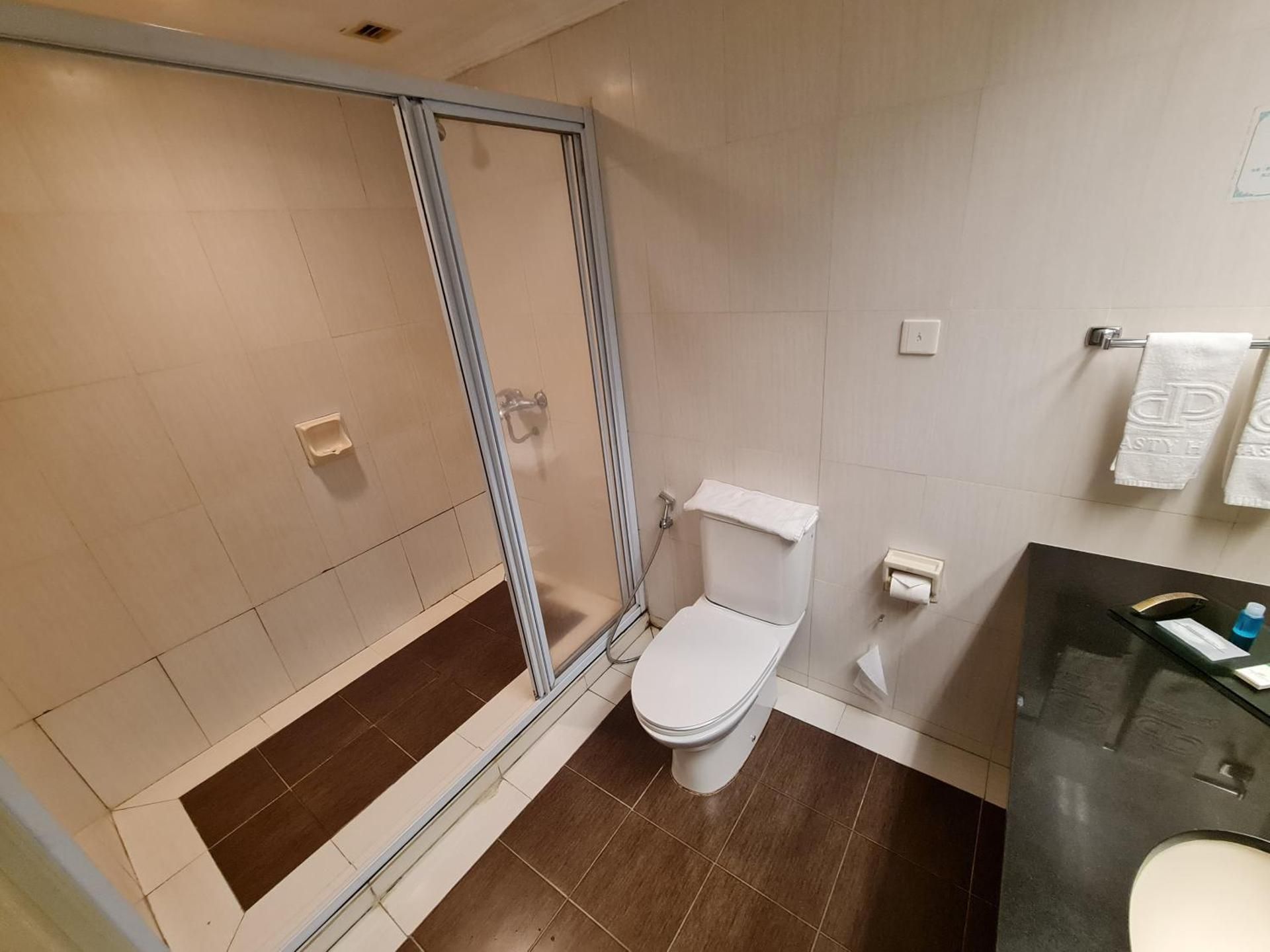 Dynasty Hotel Deluxe Double Room 3