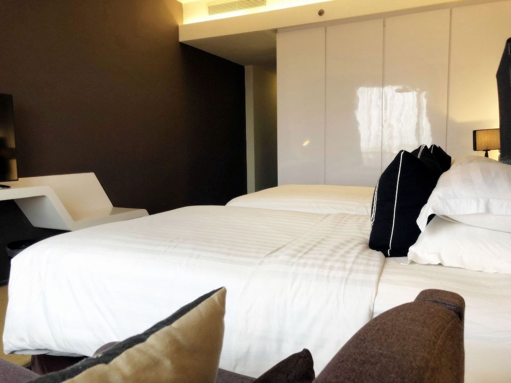 M Roof Hotel & Residences Deluxe Twin Room 3