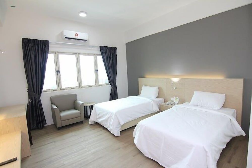 Summit Signature Hotel Batu Pahat Superior Twin Room 3