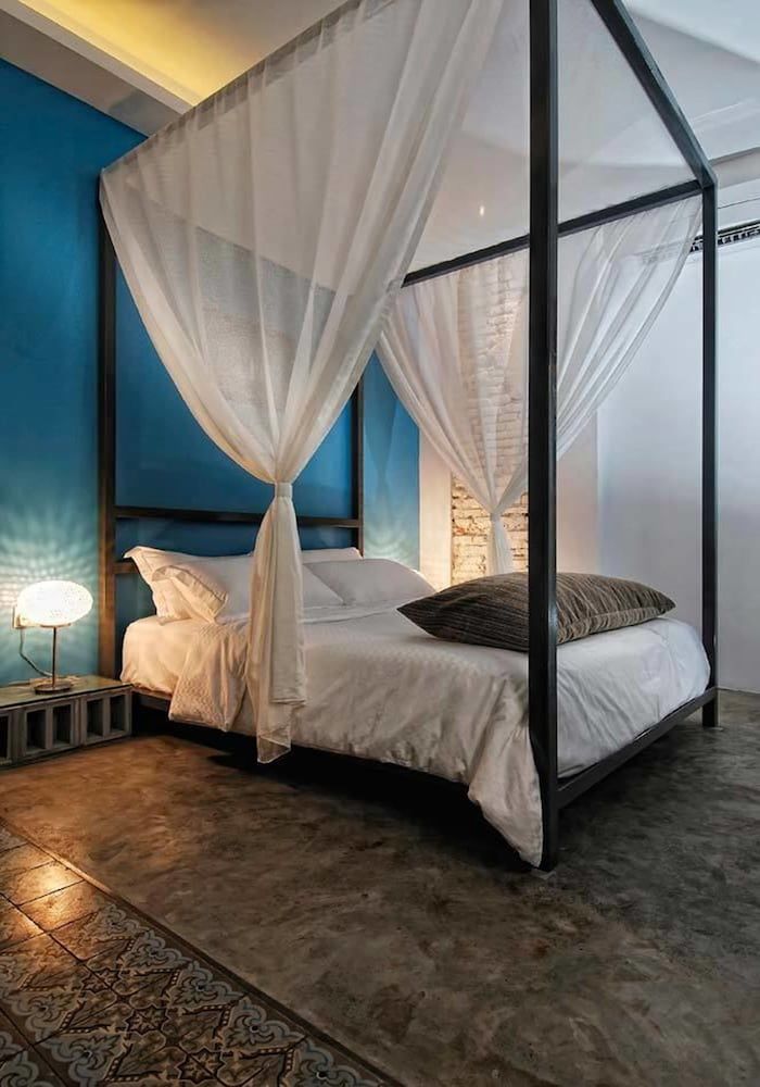 Courtyard @ Heeren Boutique Hotel Deluxe Room 4