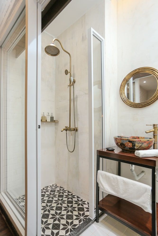 Reunion Heritage House Deluxe Room 17