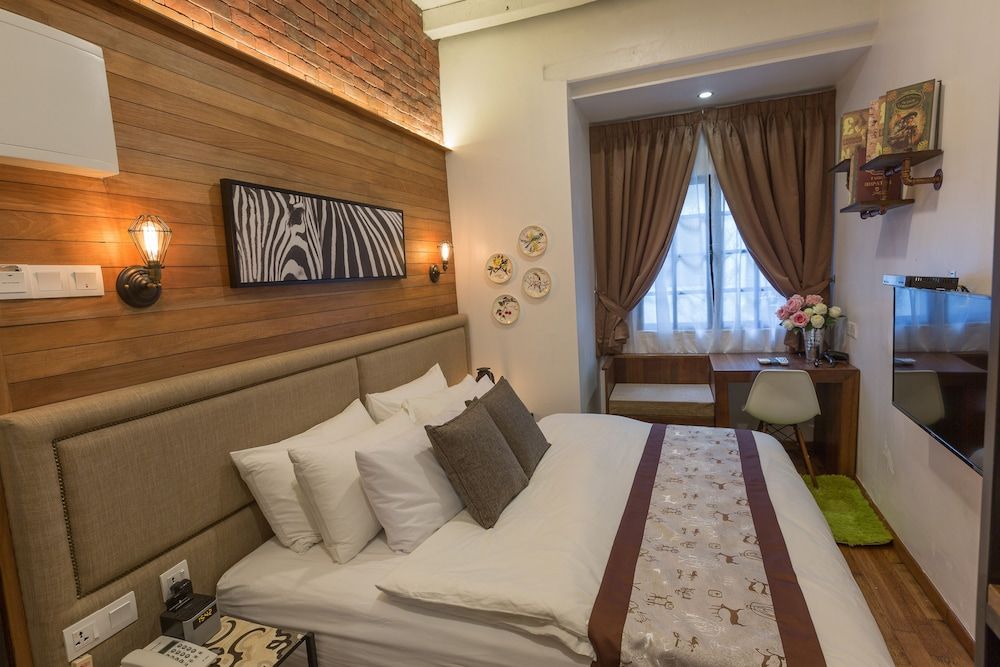 Reunion Heritage House Deluxe Room