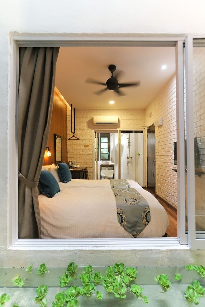 Reunion Heritage House Deluxe Room 26