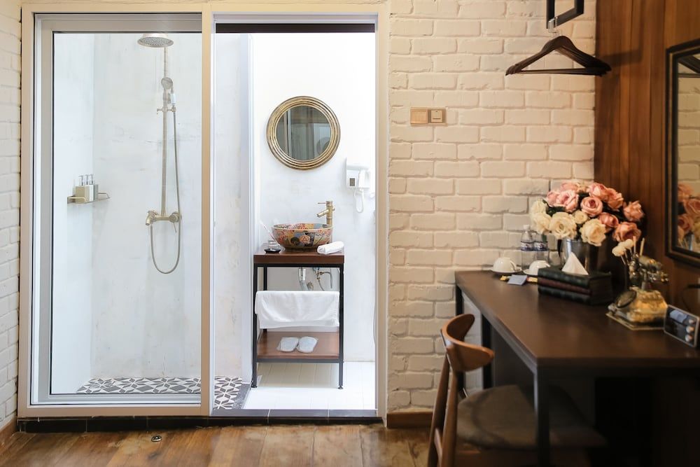 Reunion Heritage House Deluxe Room 16