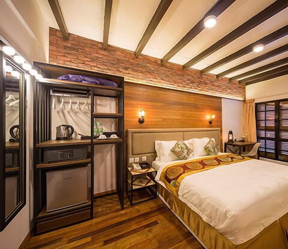 Reunion Heritage House Deluxe Room 9