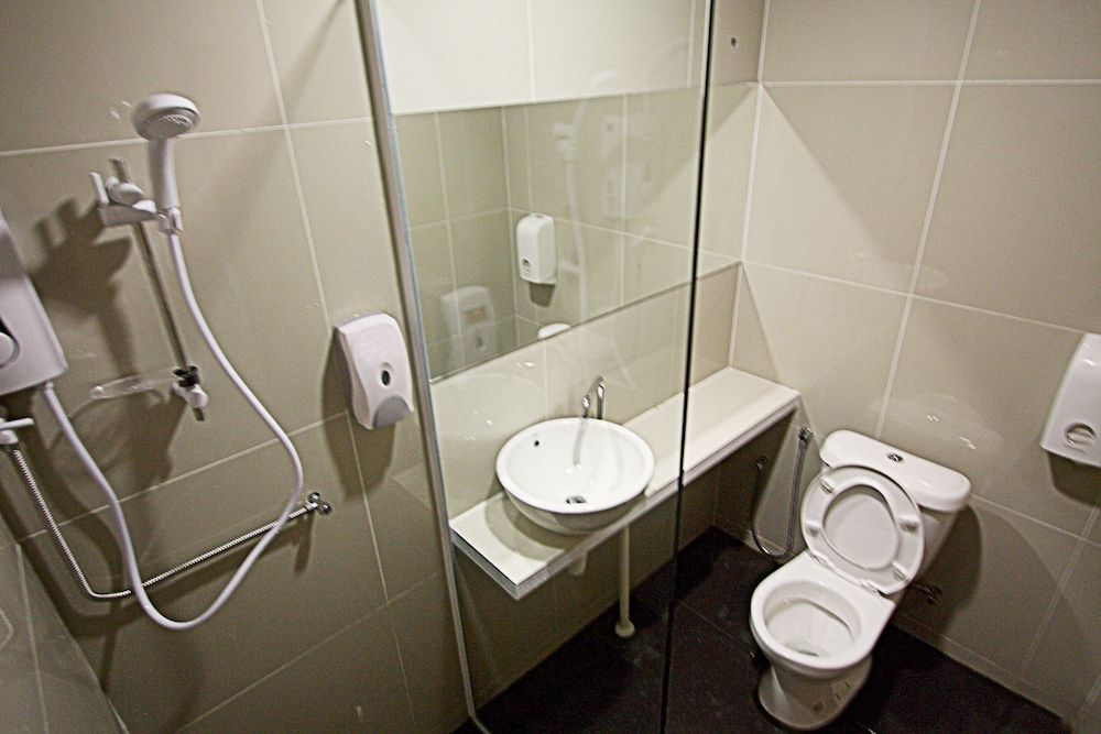 Place2Stay Business Hotel - Waterfront Twin Single Standard, No Windows 5