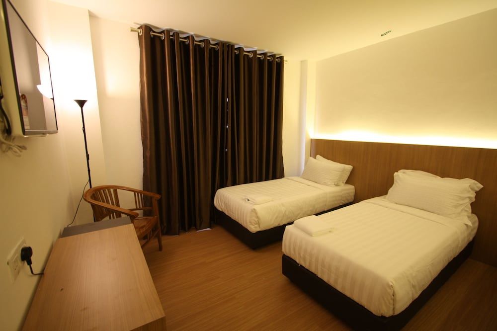 Place2Stay Business Hotel - Waterfront Twin Single Standard, No Windows 2