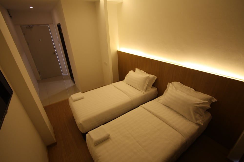 Place2Stay Business Hotel - Waterfront Twin Single Standard, No Windows 3