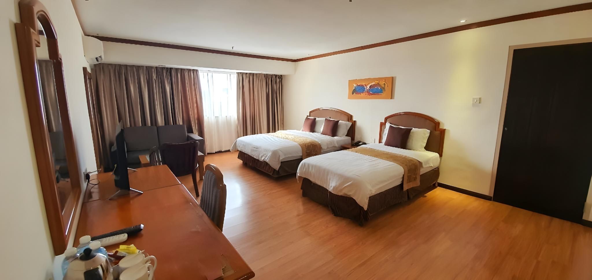 Kemena Plaza Hotel Deluxe Triple