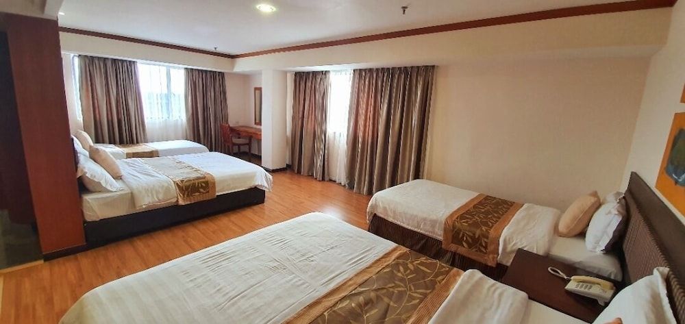 Kemena Plaza Hotel Family Room, Multiple Beds 2