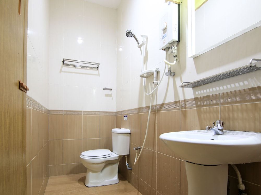 Ombak Inn Chalet Deluxe Double Room, 1 Queen Bed 4