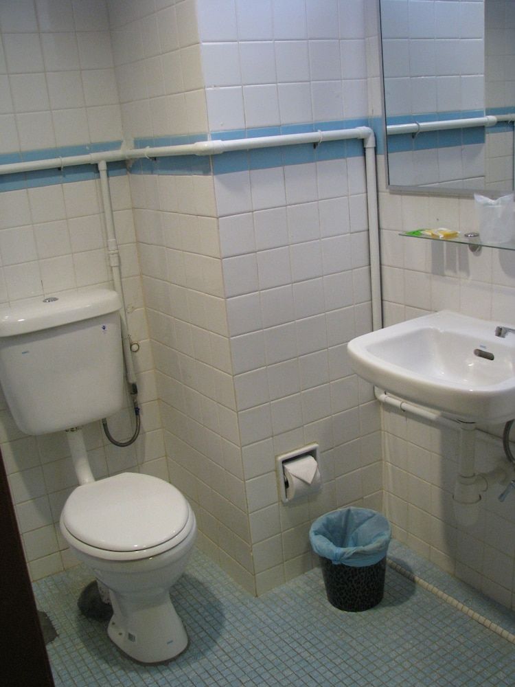 Mersing Merlin Inn Standard Room, 1 Queen Bed 3