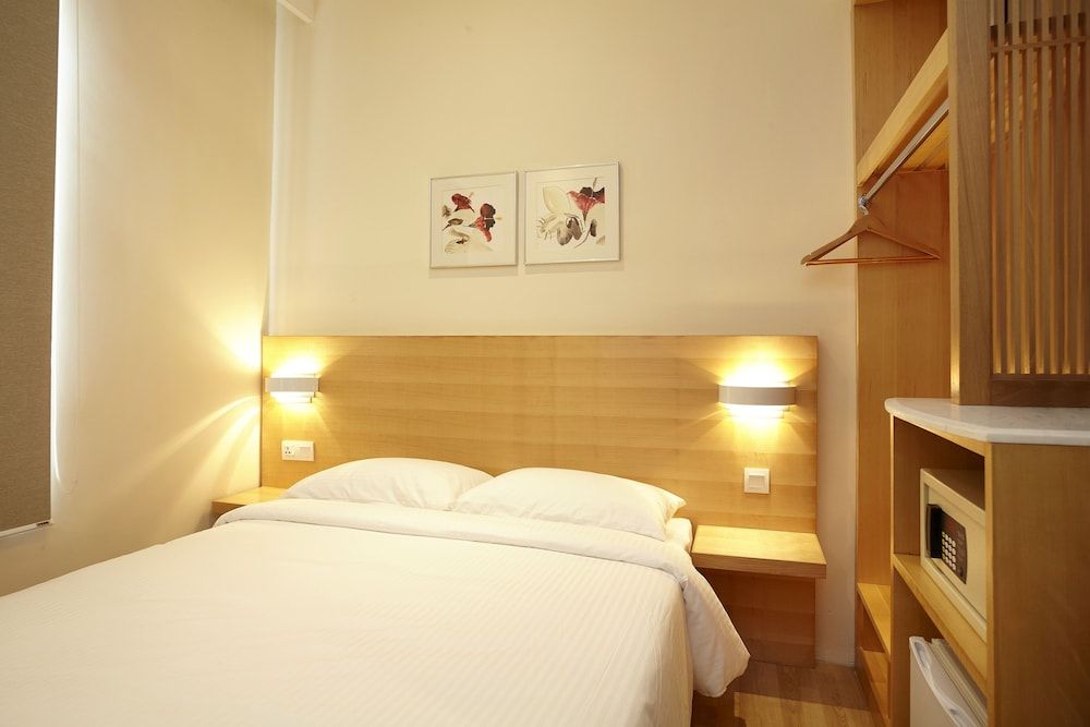 undefined Hotel Six Seasons 2