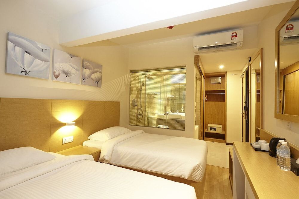 undefined Hotel Six Seasons