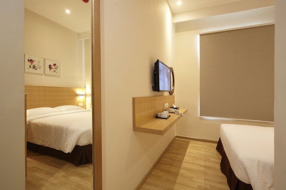 Hotel Six Seasons Superior Queen Room