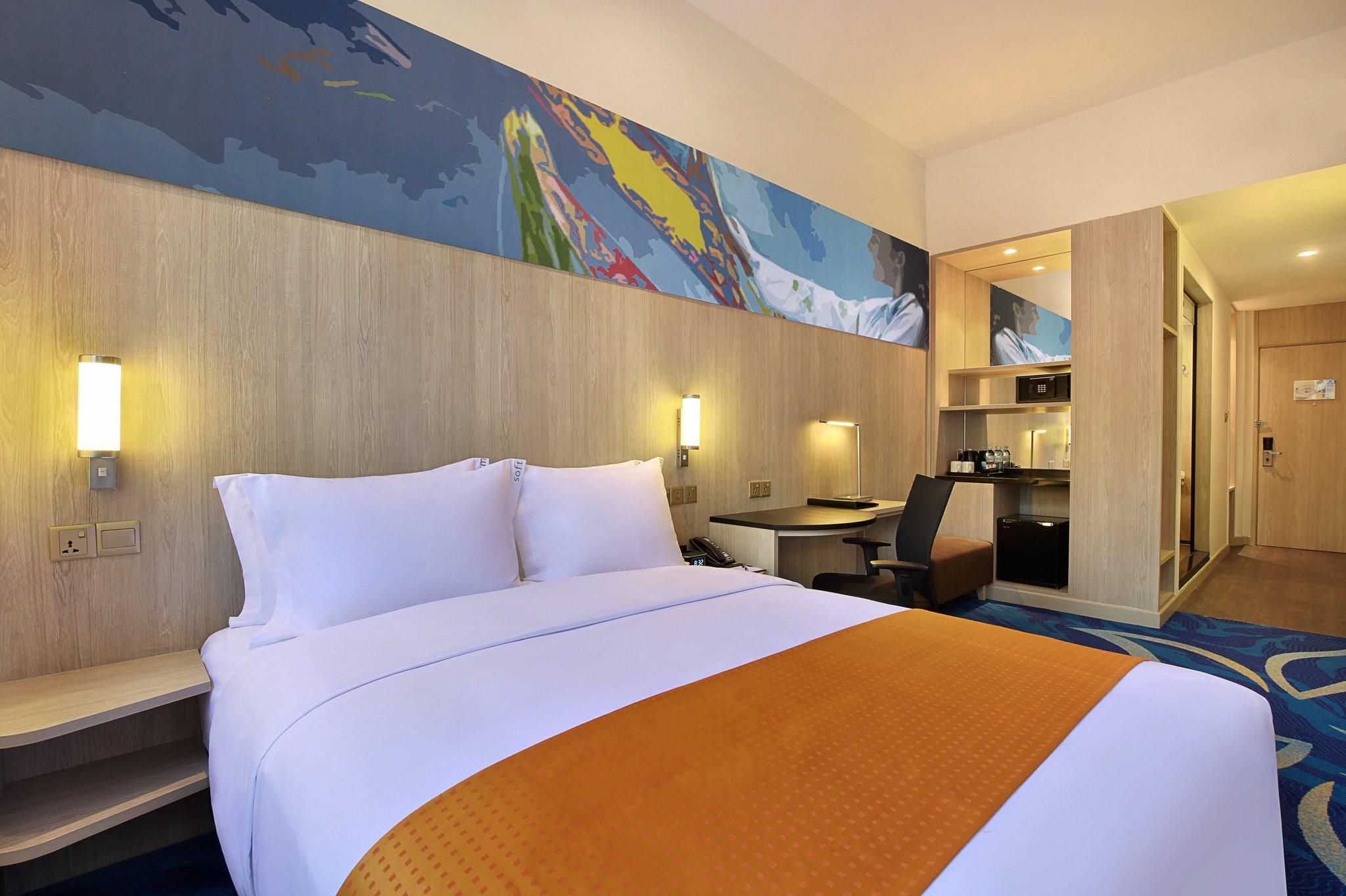 Holiday Inn Express Kuala Lumpur City Centre by IHG 1 Queen Standard Single Sofa Bed With Free Breakfast 2