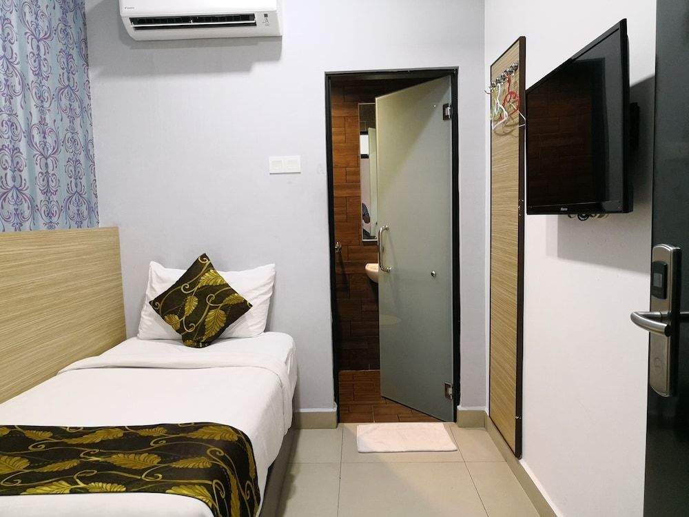 D'Metro Hotel Standard Single Room, 1 Twin Bed, No Windows 2