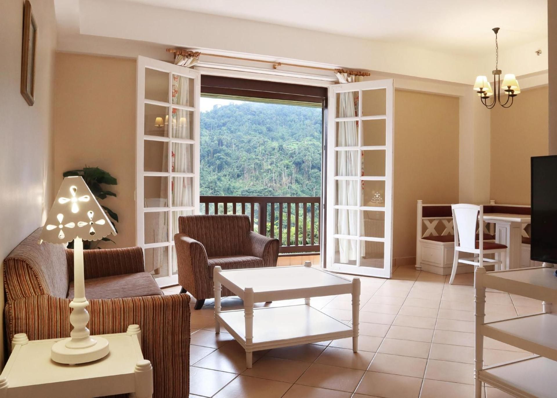 1-Bedroom Deluxe Suite