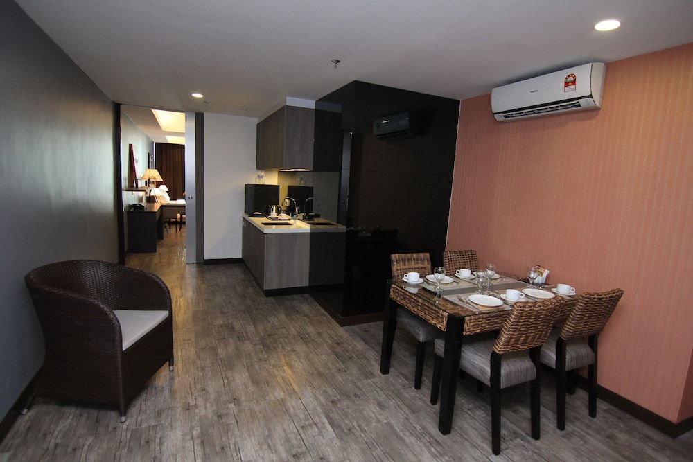 Nexus Business Suite Hotel Deluxe Twin Room 8