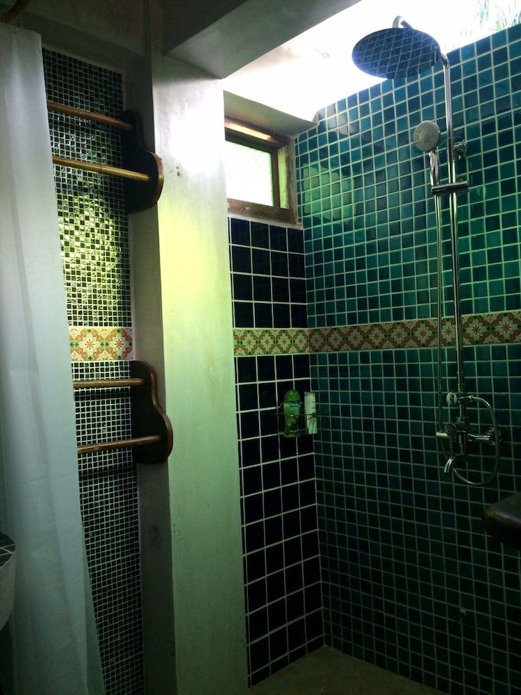 Panji Panji Tropical Wooden Home Upper Chalet 4