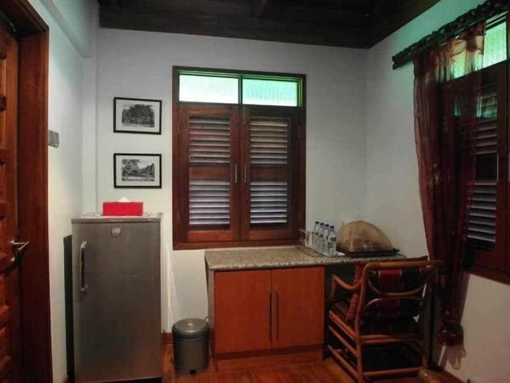 Panji Panji Tropical Wooden Home Upper Chalet 8