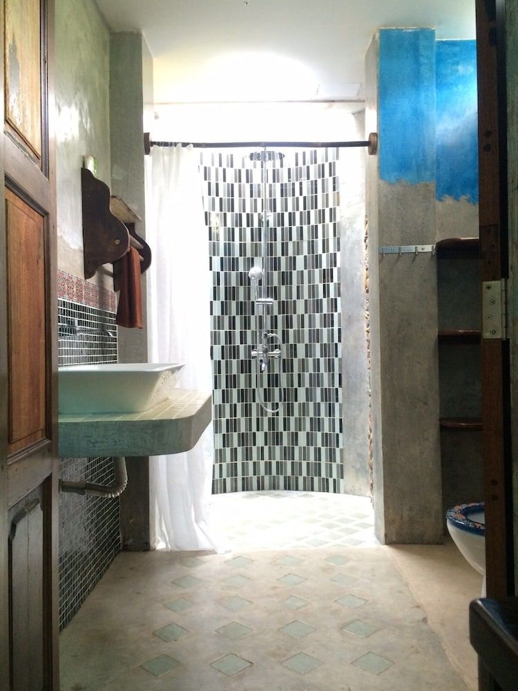 Panji Panji Tropical Wooden Home Lower Chalet 6