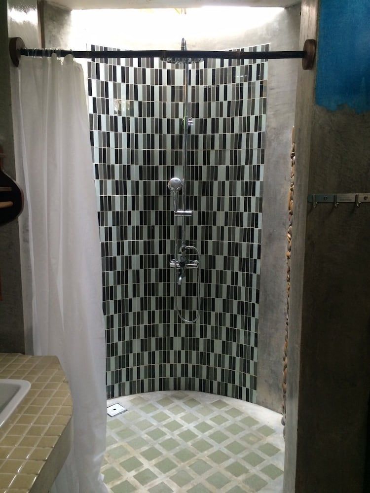 Panji Panji Tropical Wooden Home Lower Chalet 8