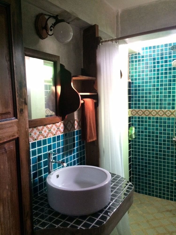 Panji Panji Tropical Wooden Home Upper Chalet 3