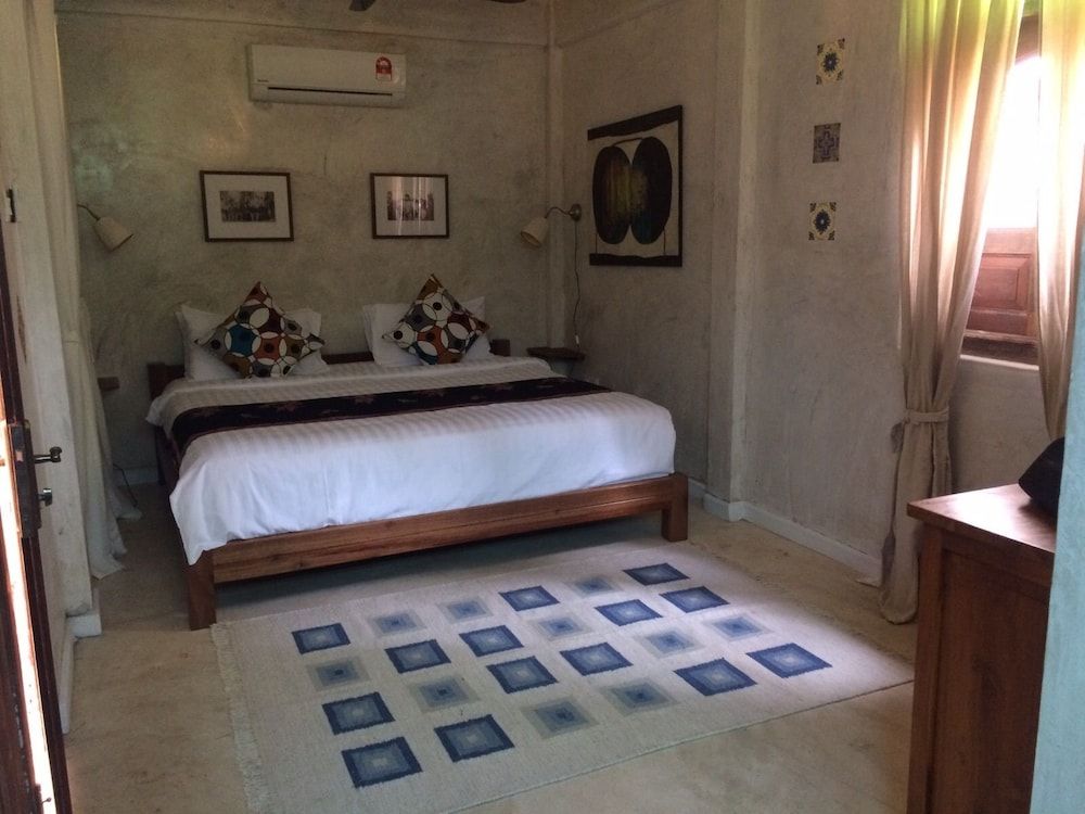 Panji Panji Tropical Wooden Home Lower Chalet 3