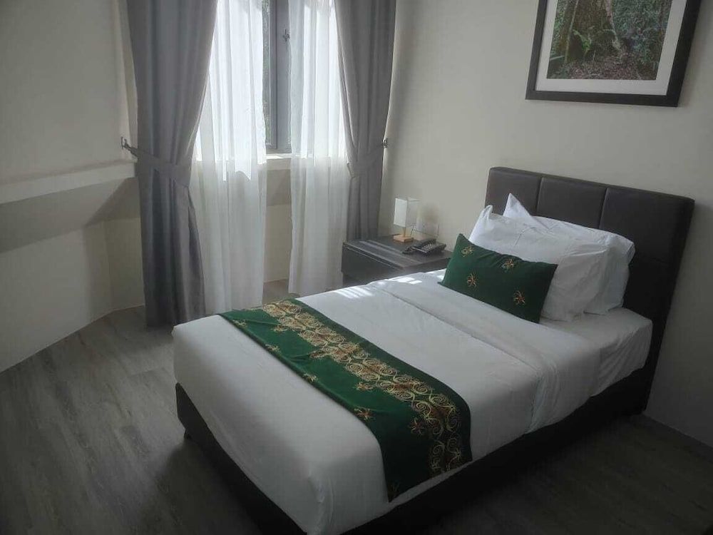 Telang Usan Hotel Deluxe Single Room
