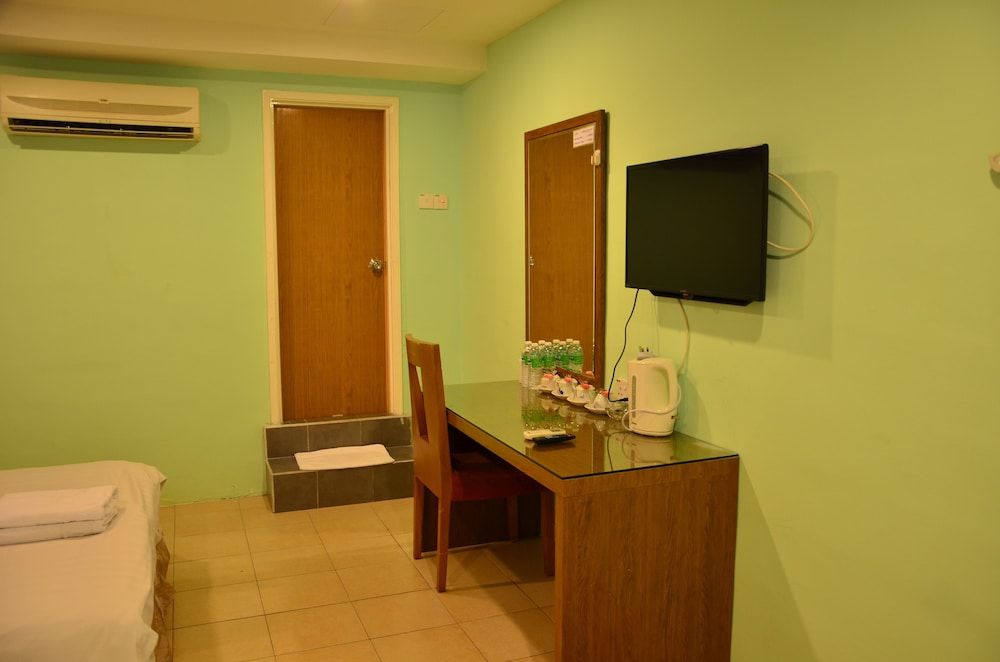 Uptown Kajang Hotel Family Quadruple Room 4