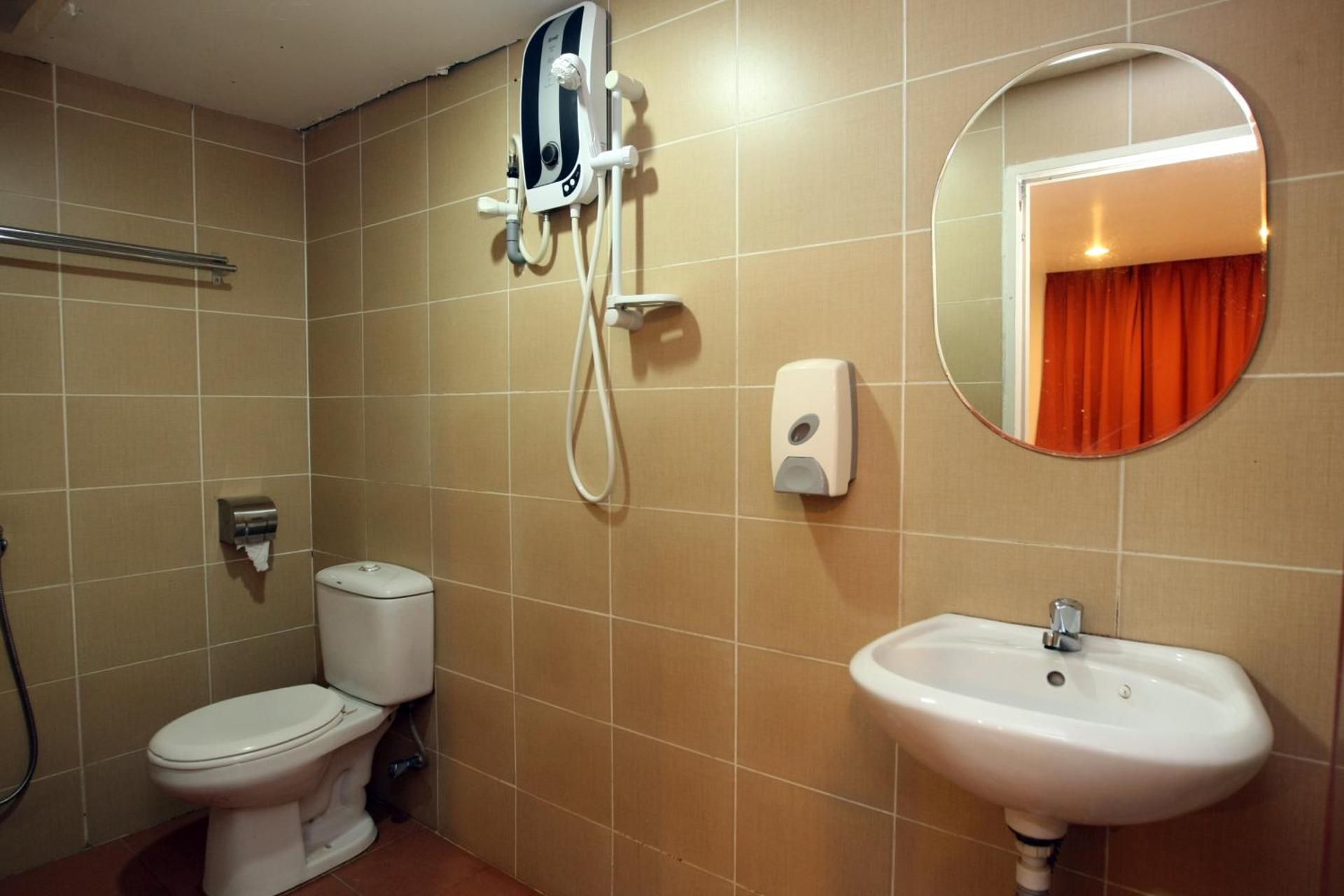 Uptown Kajang Hotel Family Triple Room 7