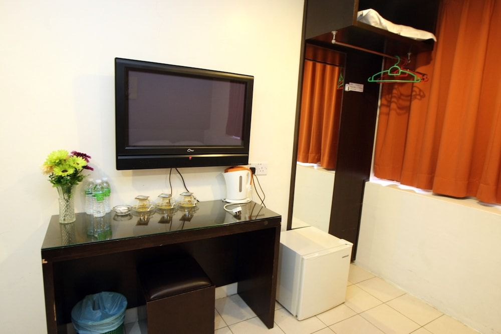 Uptown Kajang Hotel Family Triple Room 9